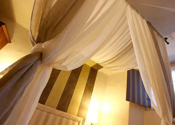 לינה וארוחת בוקר Maison Bondaz & Prive 4*