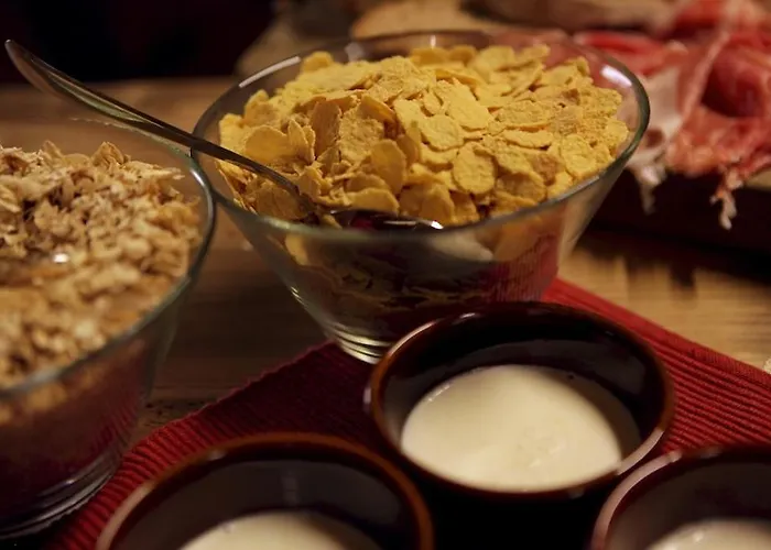 לינה וארוחת בוקר Maison Bondaz & Prive 4*